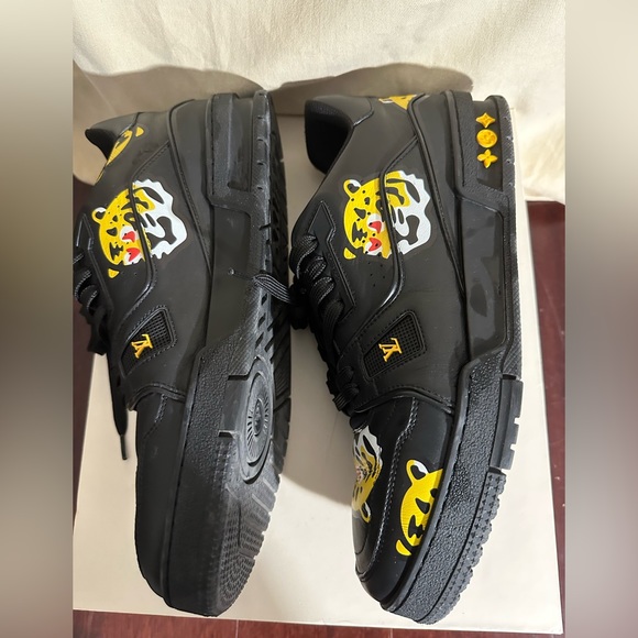 LOUIS VUITTON NIGO LOW TOP  BLACK LEATHER SNEAKERS - Picture 8 of 9